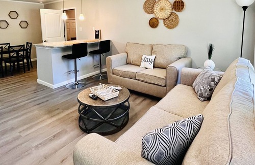 Athens Casa | The Sanford house/East Athens! 10 mins to town! PETS! Weekly discounts! MASTER!