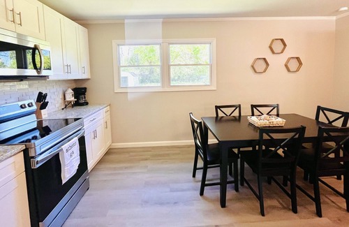Athens Casa | The Sanford house/East Athens! 10 mins to town! PETS! Weekly discounts! MASTER!
