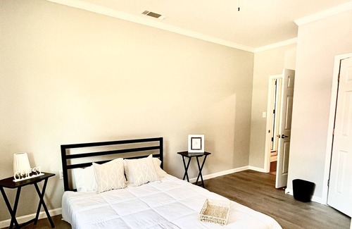 Athens Casa | The Sanford house/East Athens! 10 mins to town! PETS! Weekly discounts! MASTER!