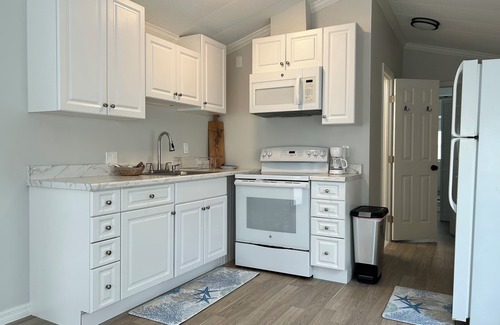 Fort Myers Beach Cabaña | The Sanibel Sunshine Cottage