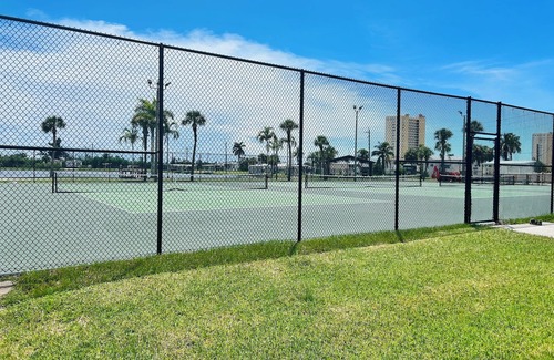 Fort Myers Beach Cabaña | The Sanibel Sunshine Cottage