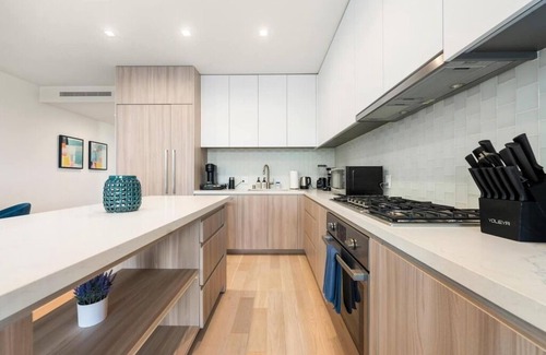 Pico Apartamento | The Sapphire Nest Luxe 2BR with Ocean-View Rooftop Heated Pool, Gym & Fire Pit