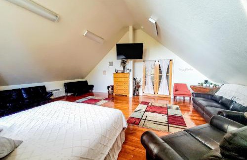 Cave Junction Casa | The Sasquatch Loft