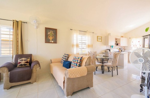 Portmore Casa | "The Savannah @ Phoenix" A cool family friendly home close to Major Attractions.