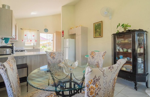 Portmore Casa | "The Savannah @ Phoenix" A cool family friendly home close to Major Attractions.
