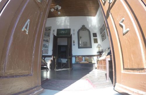 Megisti Casa | The Scarlet House