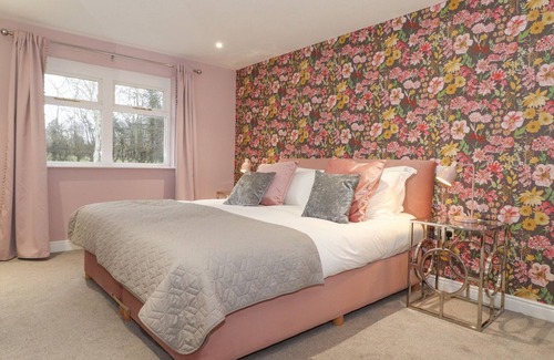 Cartmel Cabaña | THE SCHOOL ROOM, romantic, character holiday cottage in Cartmel