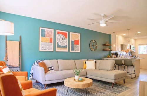 Fashion Square Casa | The Scott Getaway - Walkable to Old Town, remodeled space, heated pool!