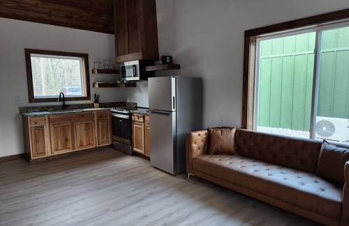 Hot Springs Cabina | The Screeching Owl: Cabins at Northwoods minutes from hiking, biking and more.