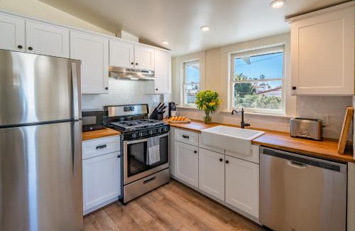 East Beach Casa | The Sea Captains Loft by Paradise Retreats