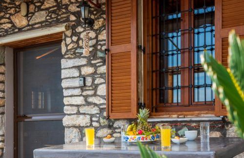 Kato Gatzea Casa | The Sea Front Fisherman’s house