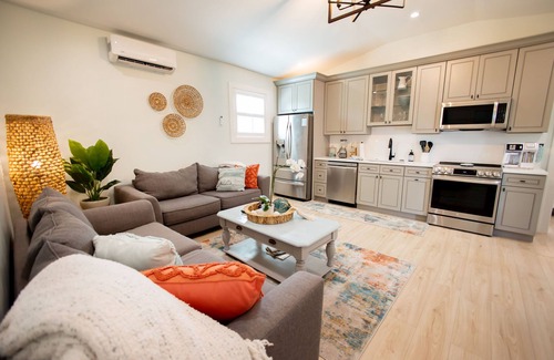 White Street Gallery District Casa | The Sea Glass Cottage in Historic Key West