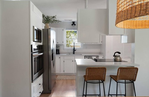 Isle of Palms Casa | The Sea Shadow - Walk to the Beach!