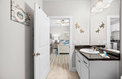 Navarre Casa | The Sea Turtle Inn Unit 1
