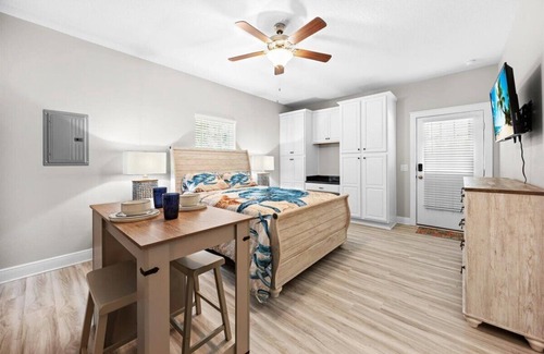 Navarre Casa | The Sea Turtle Inn Unit 1