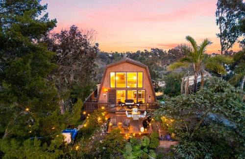 Mission Valley East Casa | The SeaBarn: Stargazing Hot Tub & Vista Views