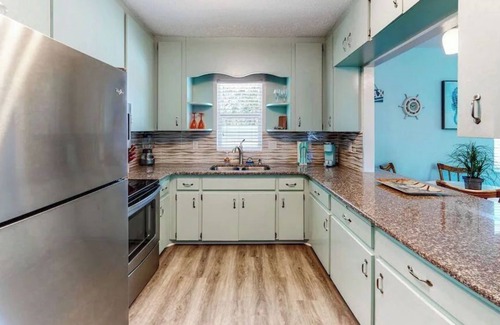 Laurel Casa | The Seahorse