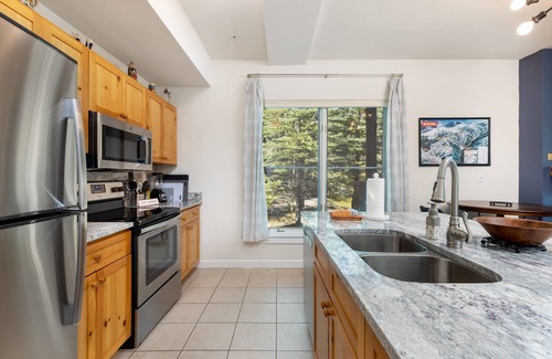 Lakeside Village Condominio | The Seasons 1834 2 Bedroom Condo by RedAwning