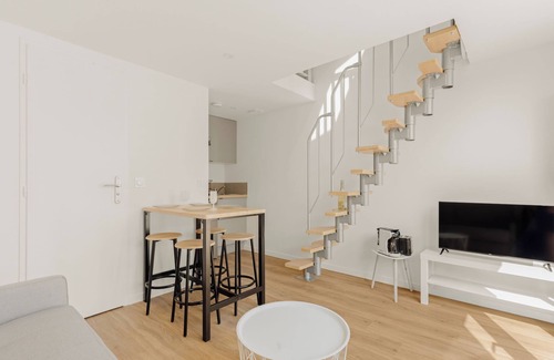Decines-Charpieu Apartamento | The Secret Garden