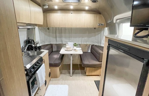 Parsons Casa | The Self-cAIRSTREAM near TN River