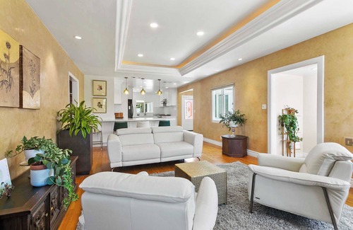 Westchester Casa | The Serene Haven on 77th Pl #41787