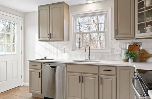 Suffield Apartamento | The Serene Skyway Retreat