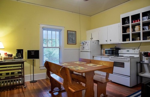 Chapel Hill Apartamento | The Shabby Chic Studio - Cute 1-Bedroom Close to UNC!