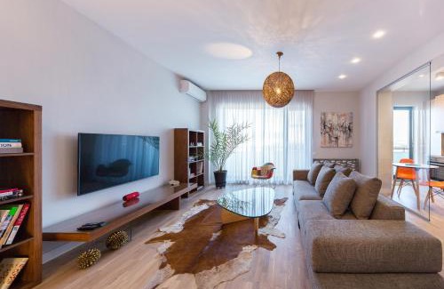 Baneasa Apartamento | The Shades of Grey-Tranquil 4th-Floor Apartment Baneasa Area