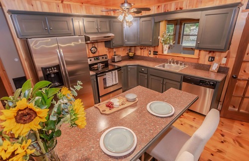 Fountain Run Cabina | The Shady Pine @ Barren River Lake, KY~ Luxury Cabin, Hot Tub, Mammoth Cave