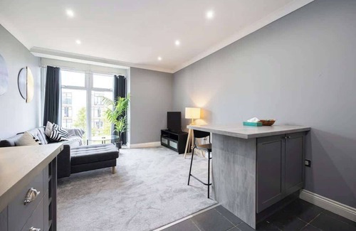 Wythenshawe Apartamento | The Sharston- Close To Airport- Free Secure Parking