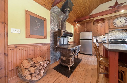 Mansfield Otro | The Sheds: Victorian Farmhouse 8BR Ski-In Ski-Out Chalet - Mansfield Ski club