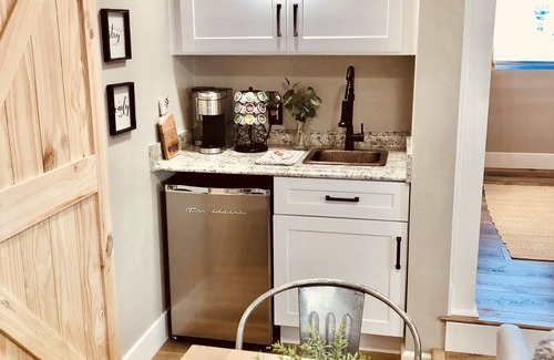 Shenandoah Valley Otro | The Shenandoah Farmhouse guest suite on 50 acres surrounded by vineyards!