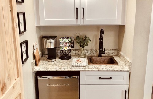 Shenandoah Valley Otro | The Shenandoah Farmhouse guest suite on 50 acres surrounded by vineyards!