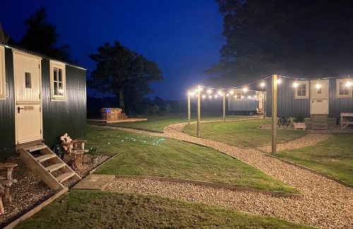 Great Yarmouth Casa | The Shepherds Huts & The Well Lodge at Ormesby Manor