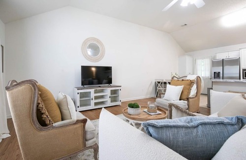 Oxford Casa | The Shiloh, 2BR Serene Home by Velvet Ditch Villas