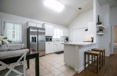 Oxford Casa | The Shiloh, 2BR Serene Home by Velvet Ditch Villas