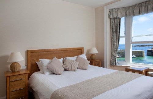 Mousehole Hotel | The Ship Inn