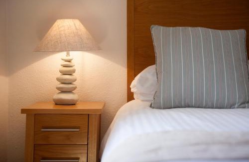 Mousehole Hotel | The Ship Inn