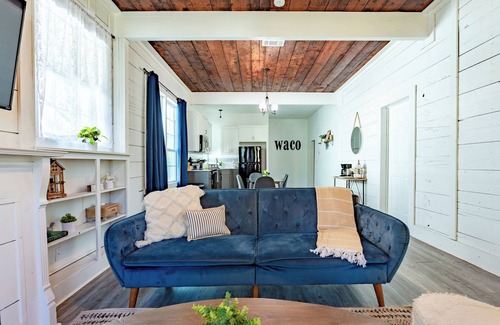 North Waco Casa | The Shiplap Cottage: 9min to Silos/Downtown/Baylor