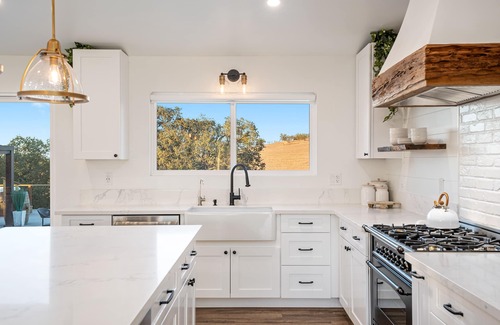 Templeton Casa | The Shire at Baggins Hill with Spa and Fire Table!
