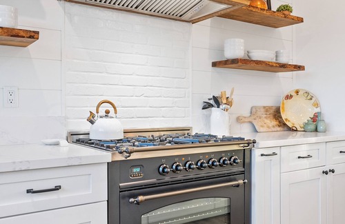 Templeton Casa | The Shire at Baggins Hill with Spa and Fire Table!