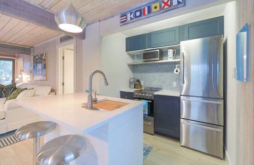 Captiva Cabaña | The Shore Bird-Private Captiva Escape Bay to Gulf Cottage!