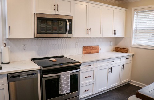 Swansboro Casa | The Shore House, with private boat access in neighborhood