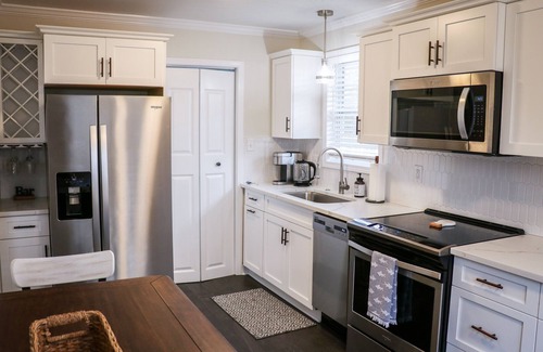 Swansboro Casa | The Shore House, with private boat access in neighborhood