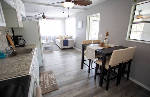 Melinda Cook Cabaña | The Shores Beach Cottage - a Short Walk from the Sand - Daytona Beach Shores