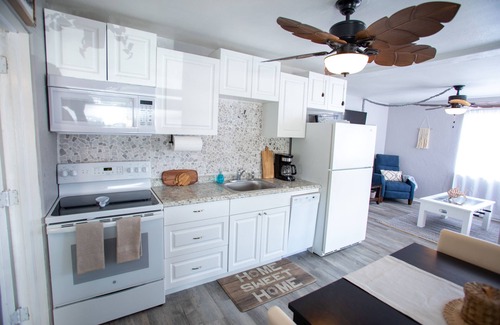 Melinda Cook Cabaña | The Shores Beach Cottage - a Short Walk from the Sand - Daytona Beach Shores