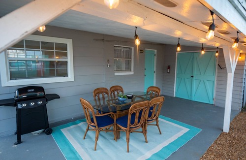Melinda Cook Cabaña | The Shores Beach Cottage - a Short Walk from the Sand - Daytona Beach Shores