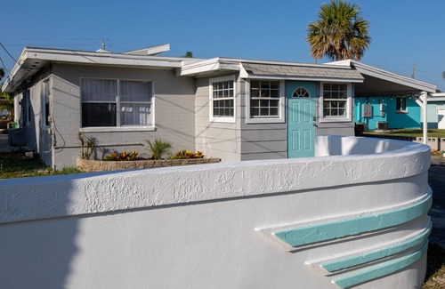 Melinda Cook Cabaña | The Shores Beach Cottage - a Short Walk from the Sand - Daytona Beach Shores