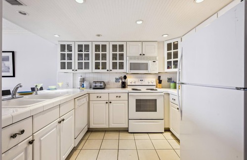 Sunnyside Condominio | The Shores by Book That Condo