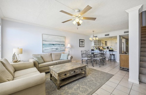 Sunnyside Condominio | The Shores by Book That Condo